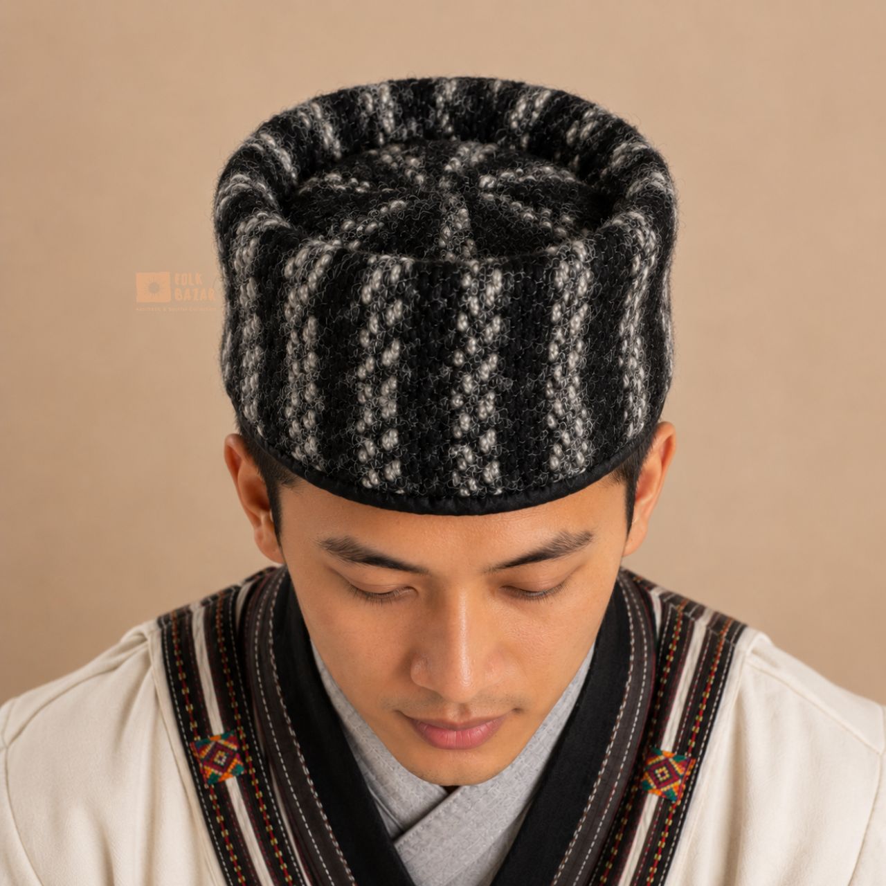Men Gurung Topi
